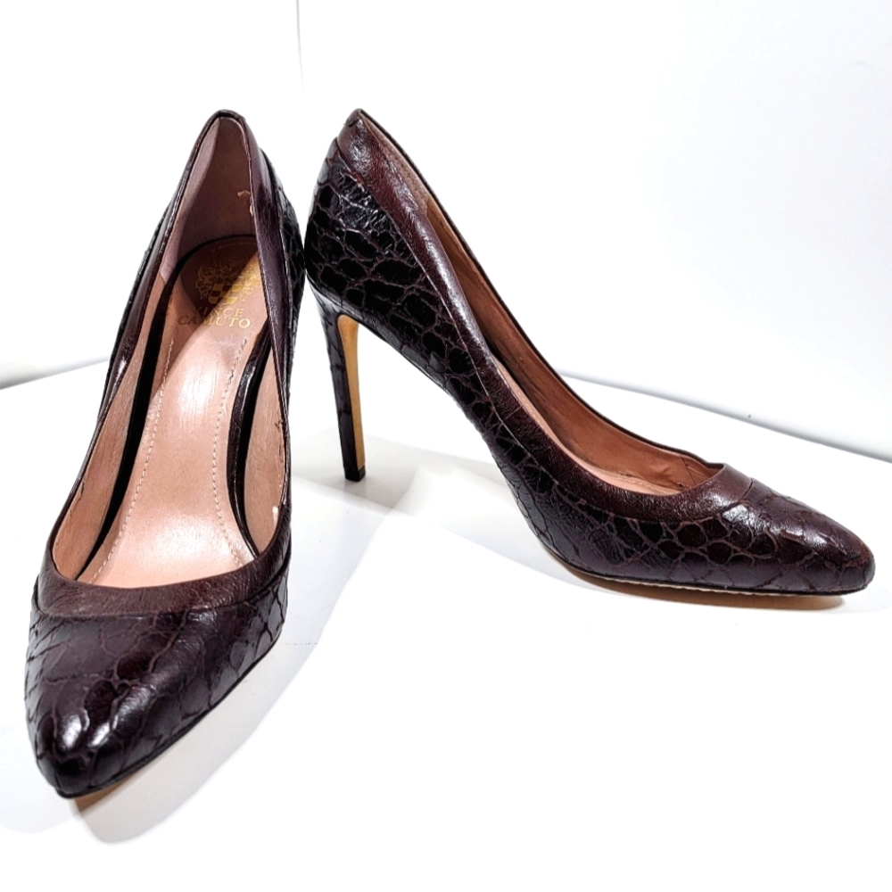 Vince Camuto VC-Norrow "Dark Wood" Embossed Leather Heels